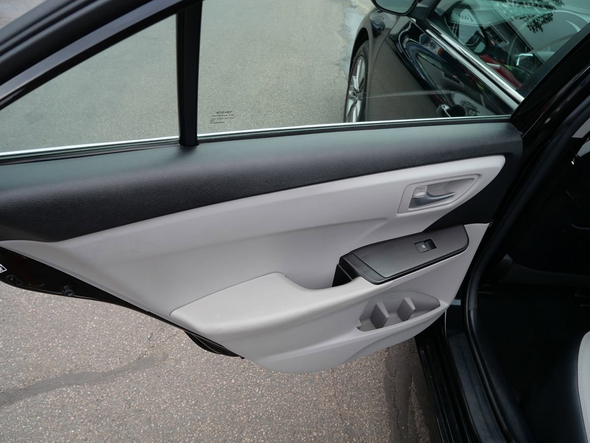 Used 2017 Toyota Camry SE FWD image 18