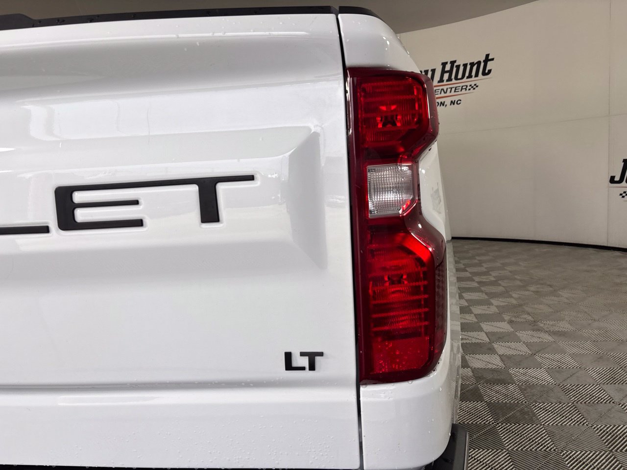 Used 2024 Chevrolet Silverado 1500 LT AWD/4WD image 34
