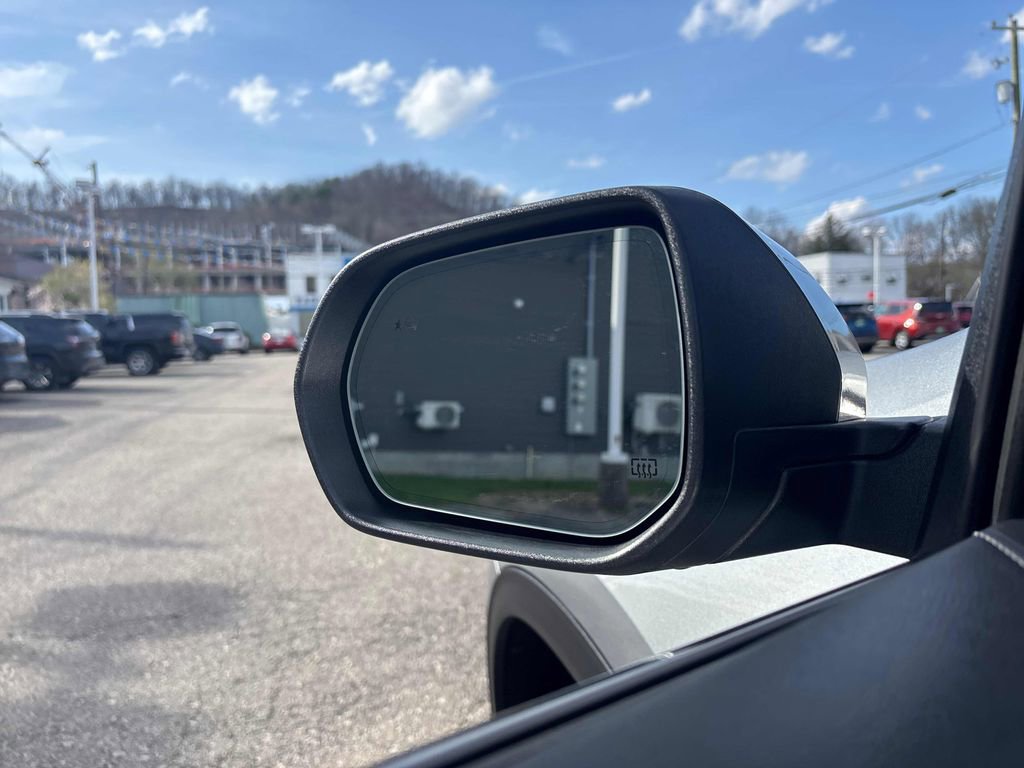 Used 2025 Buick Enclave Preferred image 11