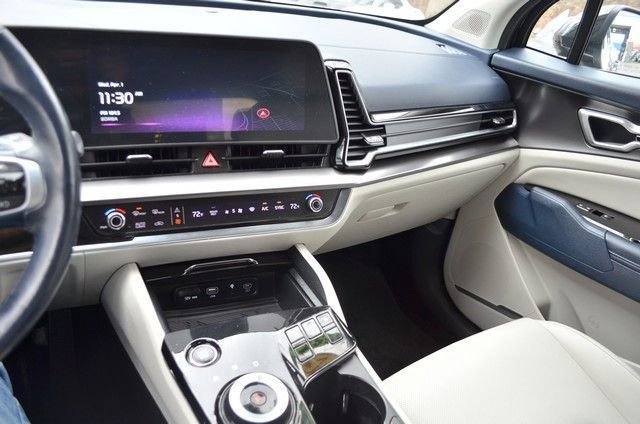 Used 2023 Kia Sportage EX image 24