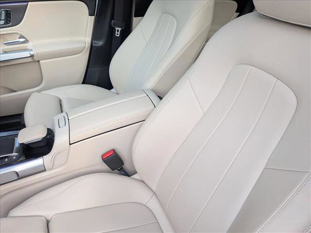 Used 2021 Mercedes-Benz GLB 250 4MATIC image 13
