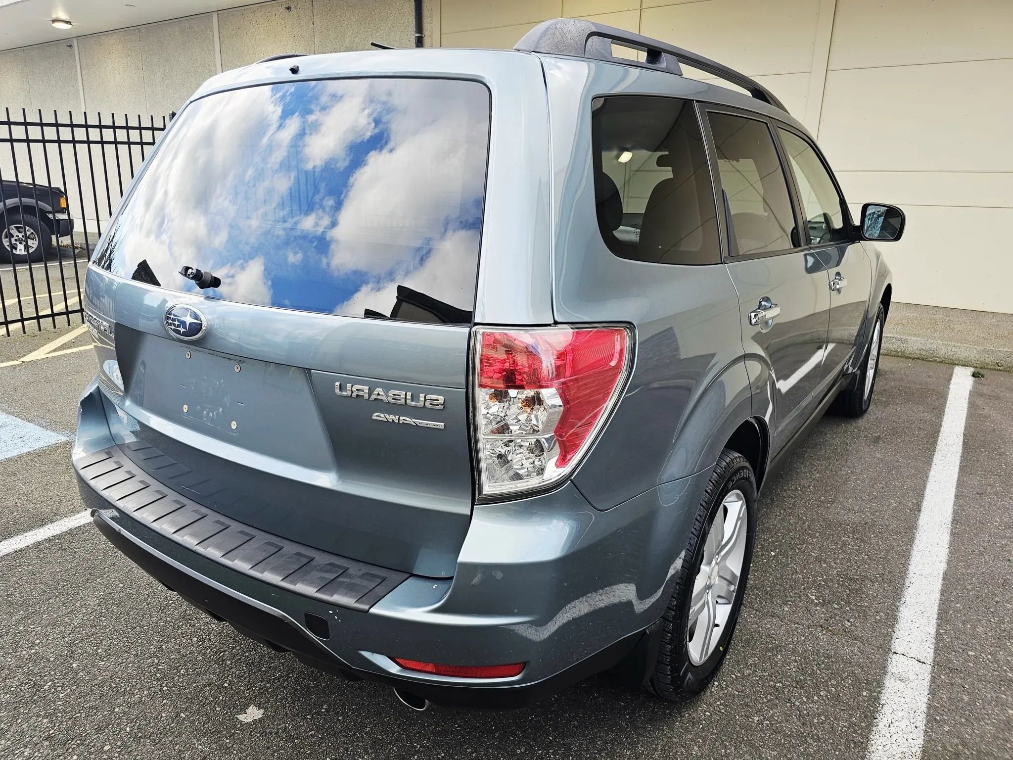 Used 2010 Subaru Forester 2.5X Premium image 5