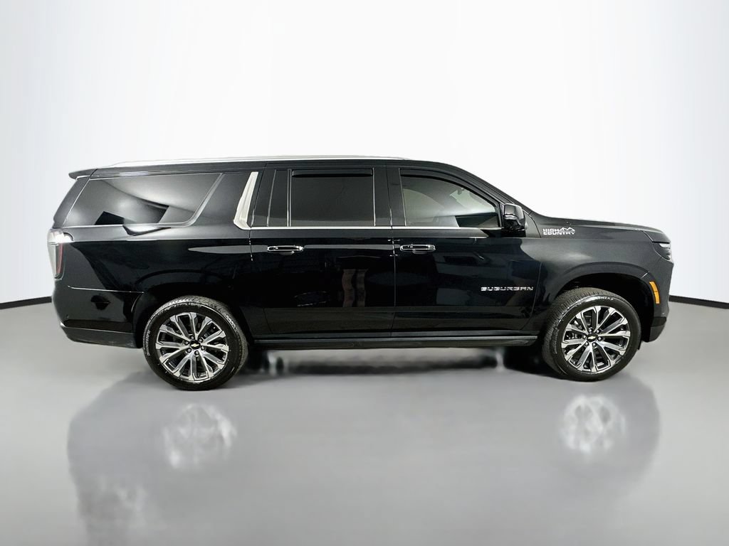 Used 2025 Chevrolet Suburban High Country AWD/4WD image 7