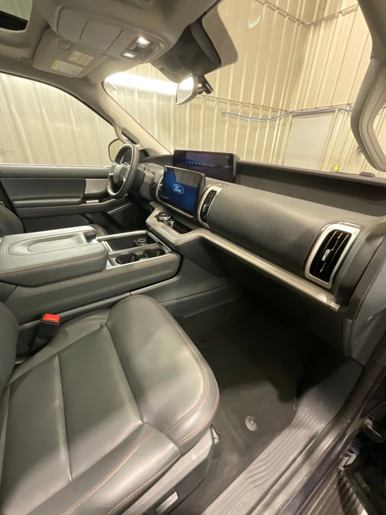 Used 2025 Ford Expedition Max Active AWD/4WD image 16