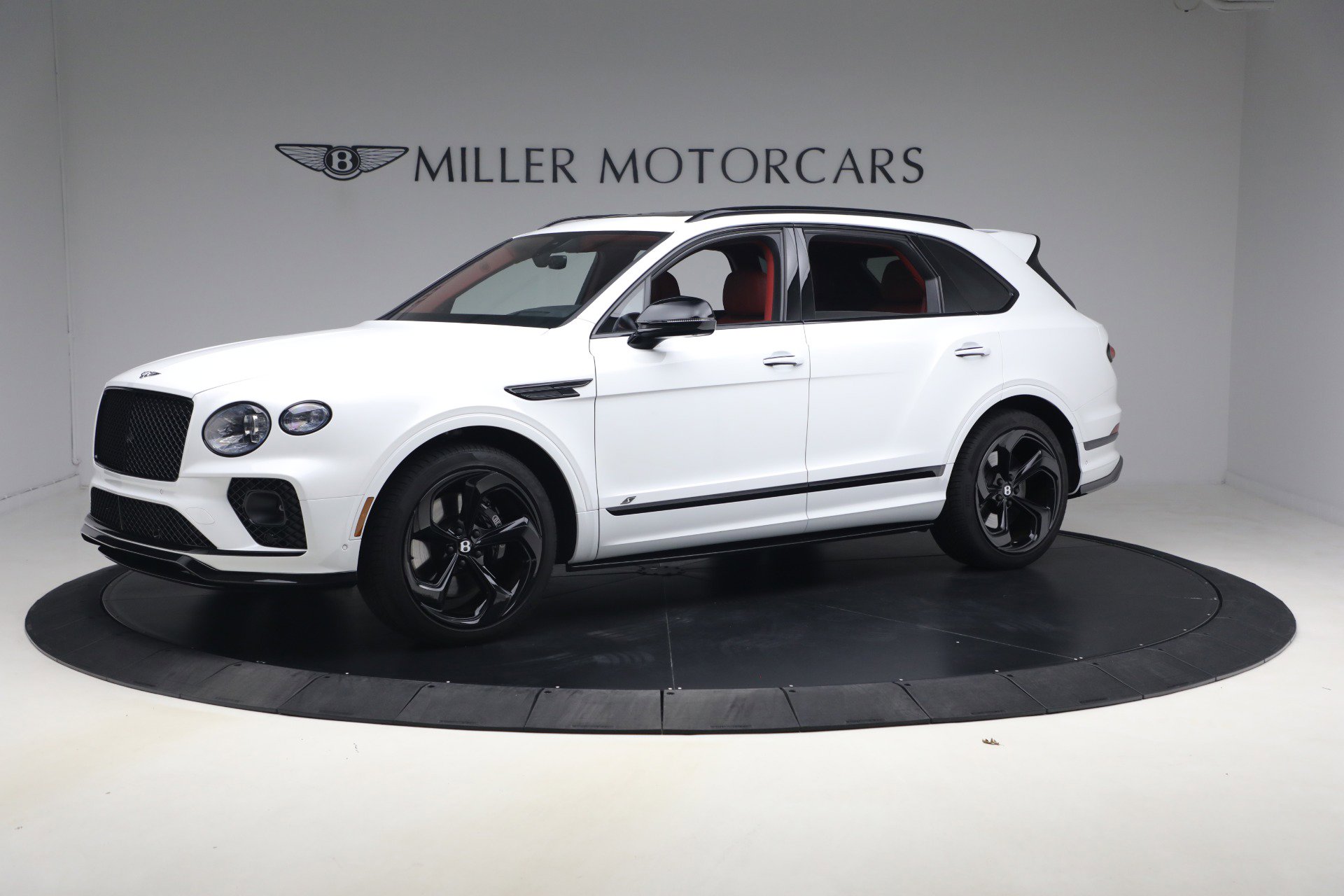 Used 2023 Bentley Bentayga AWD/4WD image 2