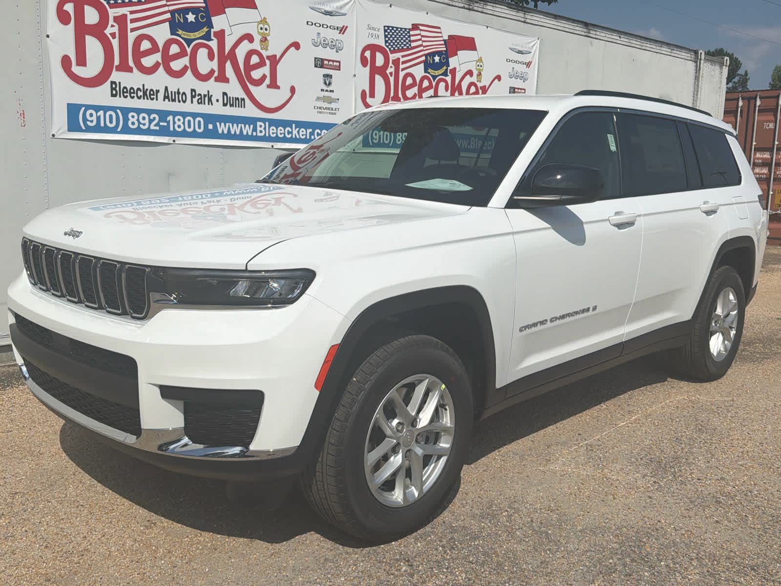 New 2026 Jeep Grand Cherokee L Laredo w/ Trailer Tow Package RWD image 6