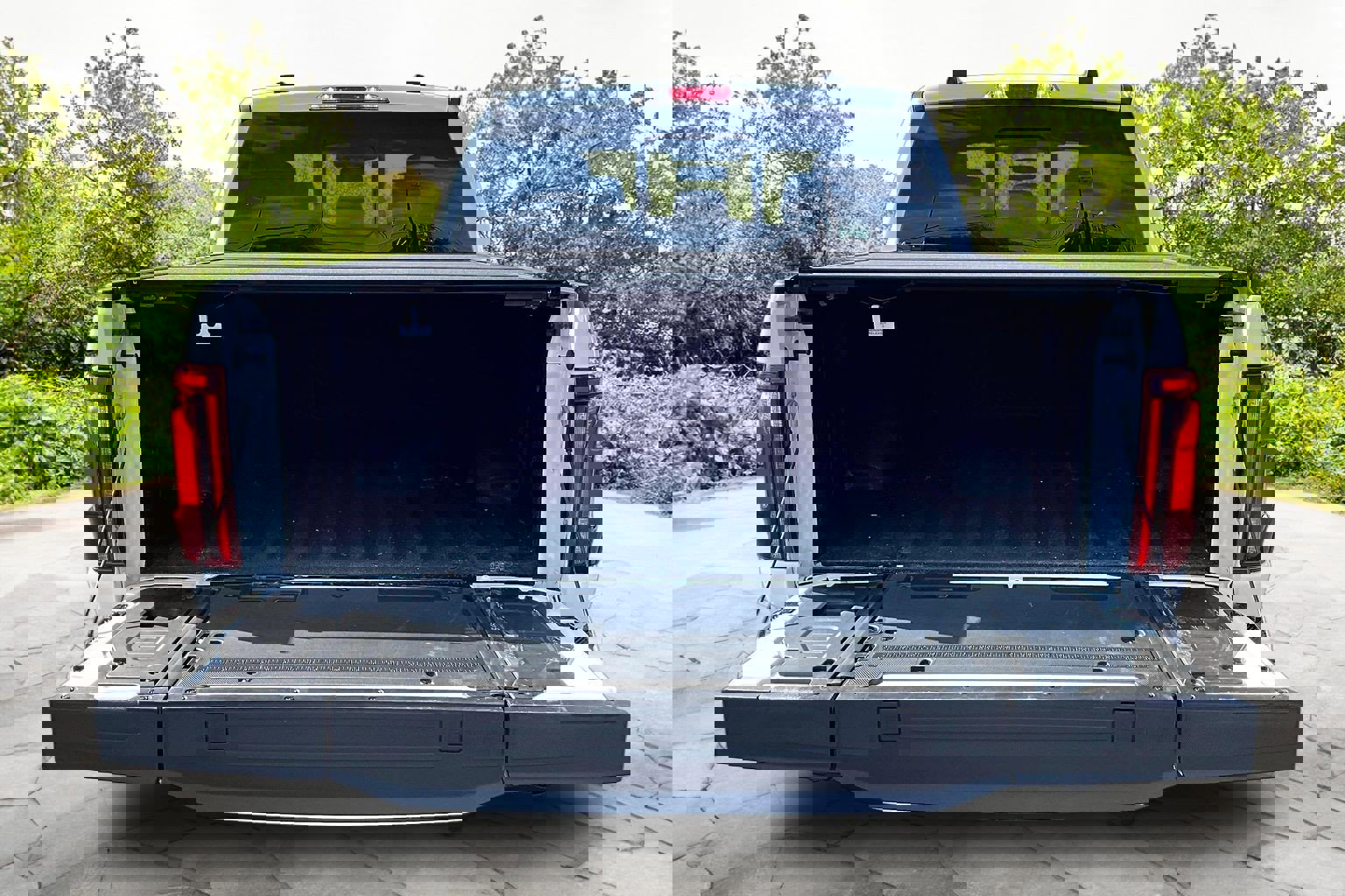 Used 2025 Ford F150 Lariat w/ Equipment Group 502A High image 18