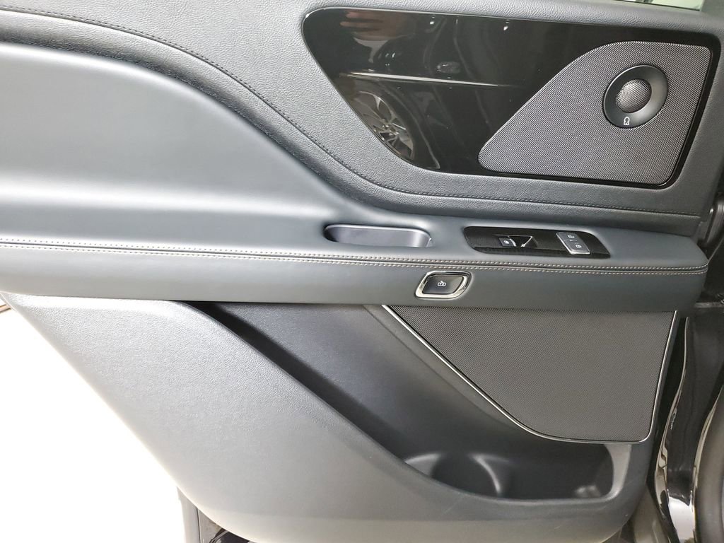 Used 2025 Lincoln Aviator 2WD w/ Jet Appearance Package image 13