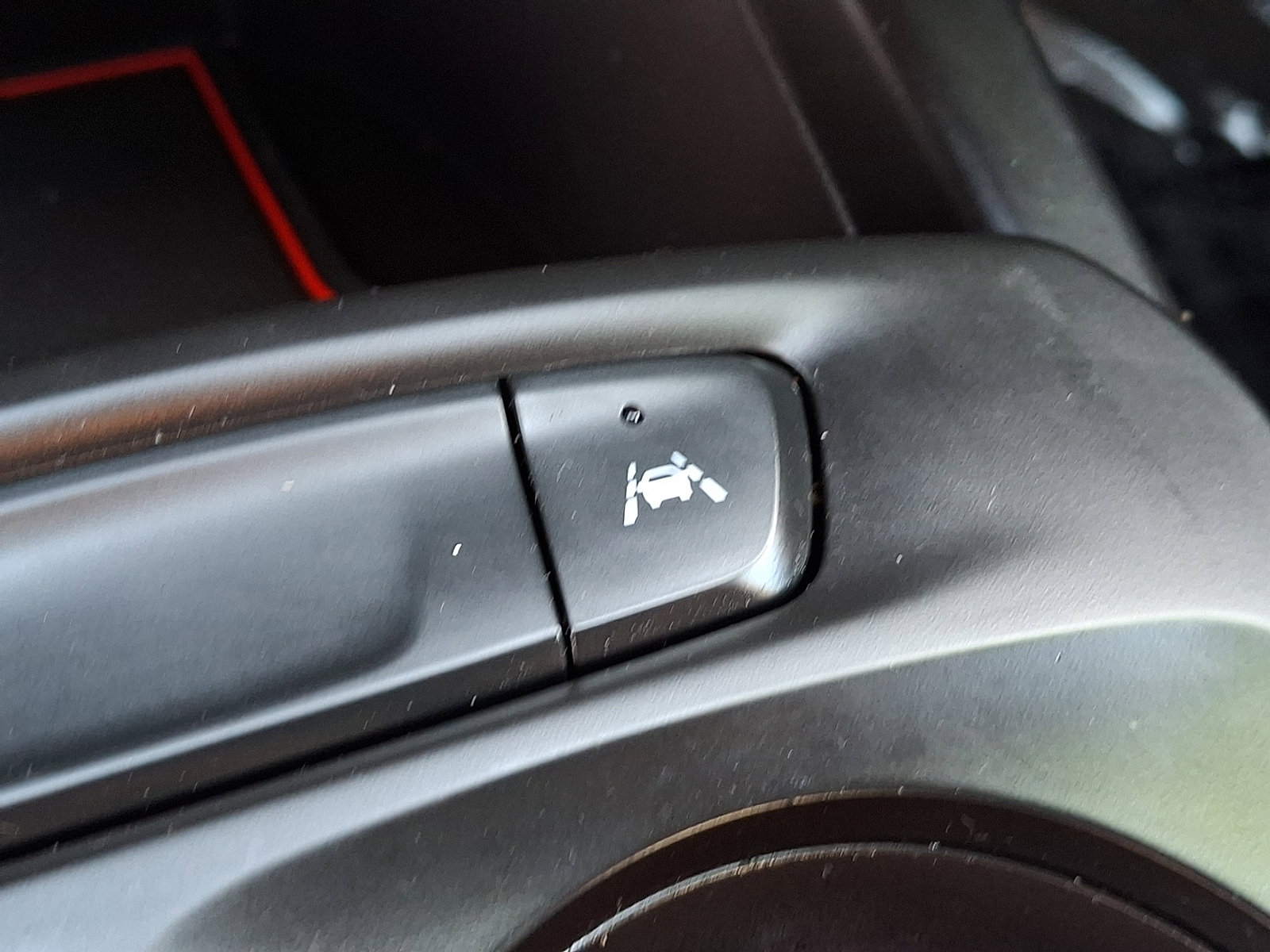 Certified 2025 Chevrolet Trax RS w/ Sunroof Package image 25