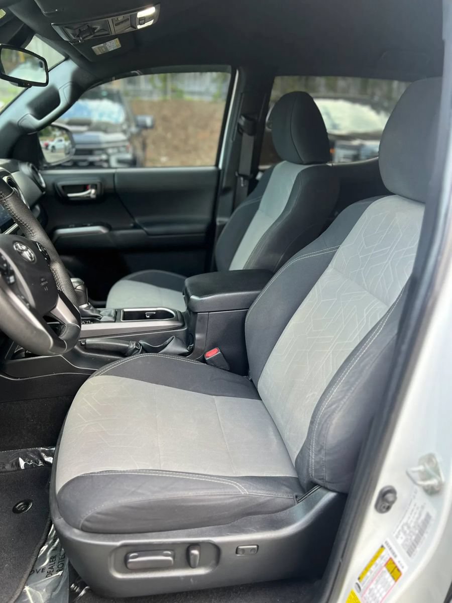 Used 2022 Toyota Tacoma TRD Sport AWD/4WD image 11