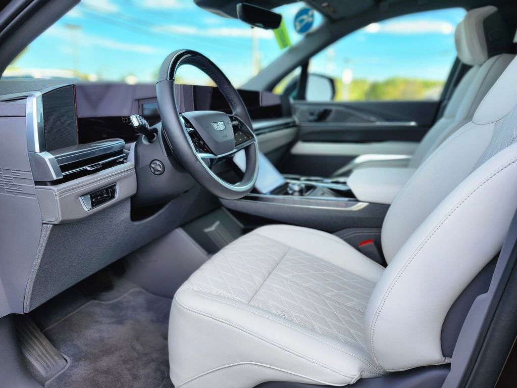 Used 2025 Cadillac Escalade IQ Luxury 1 w/ LPO, Radiant Package image 18