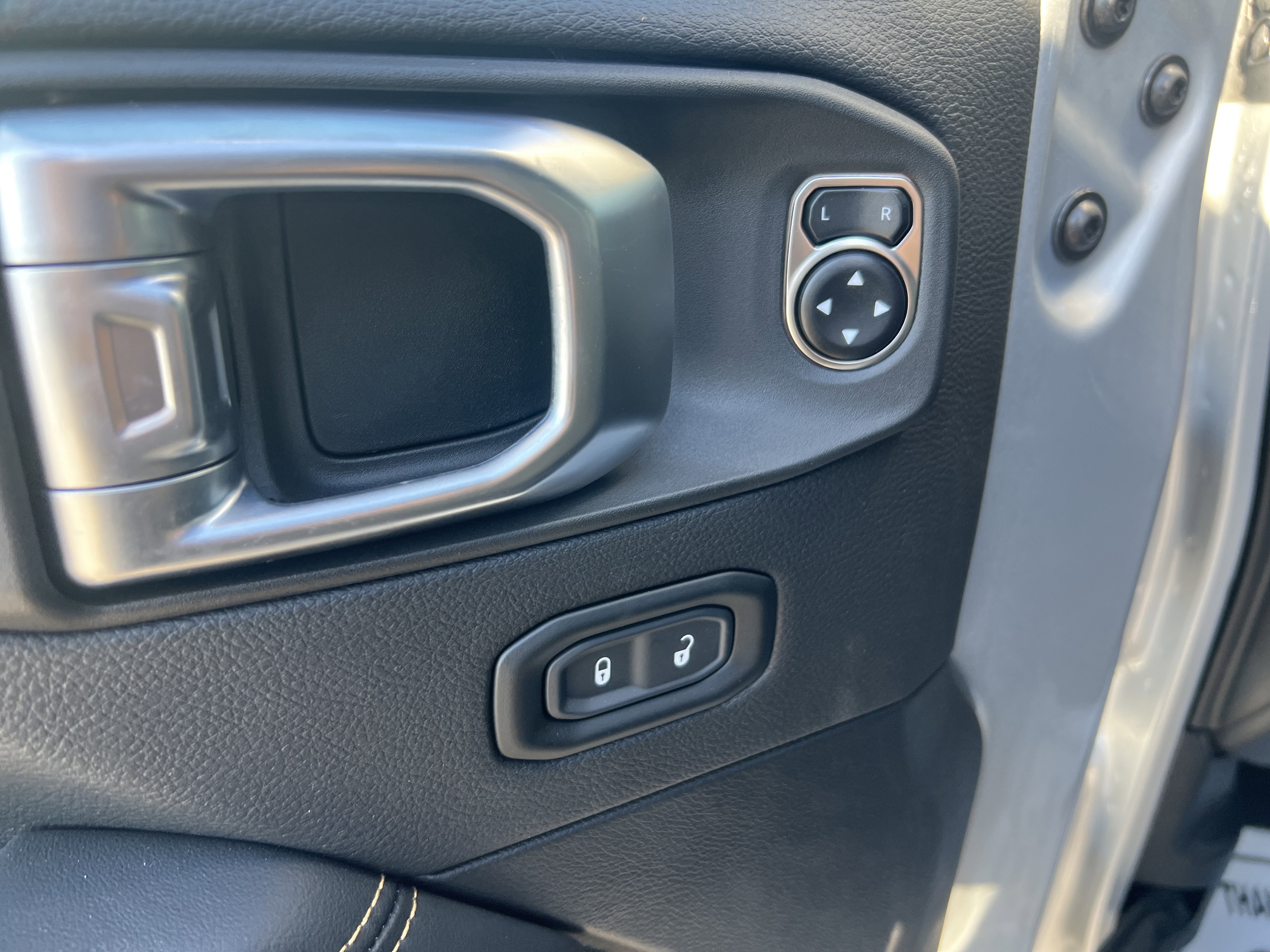 Used 2024 Jeep Wrangler Sahara image 16
