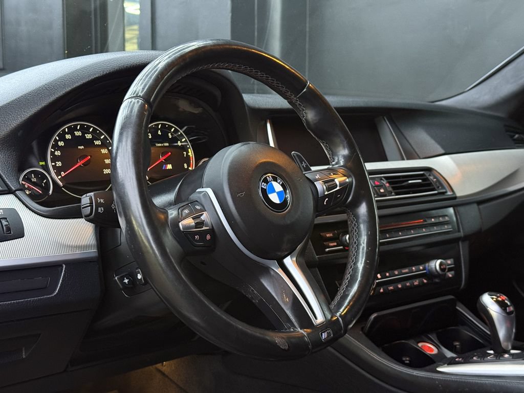 Used 2015 BMW M5 RWD image 14
