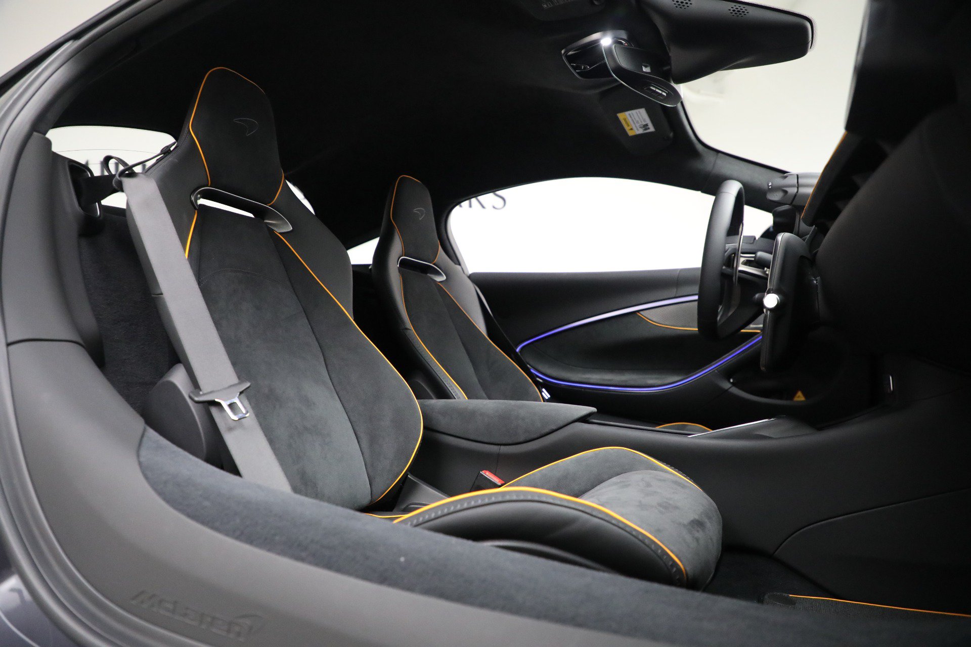 Used 2024 McLaren Artura RWD image 25