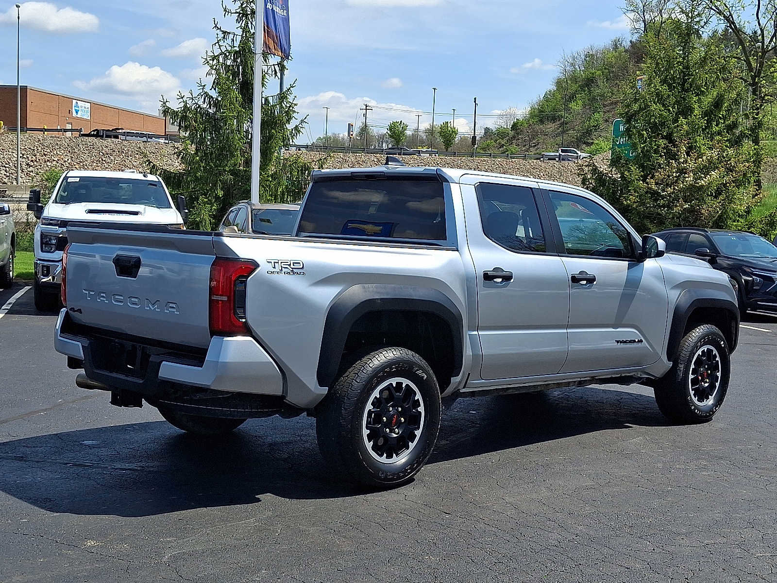 Used 2024 Toyota Tacoma TRD Off-Road AWD/4WD image 6
