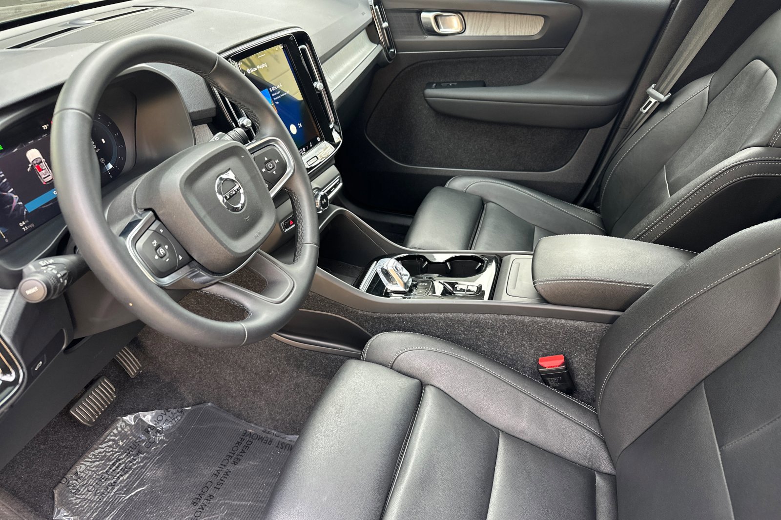 Certified 2025 Volvo XC40 B5 Plus image 11