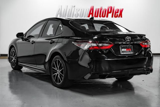 Used 2022 Toyota Camry SE FWD image 11