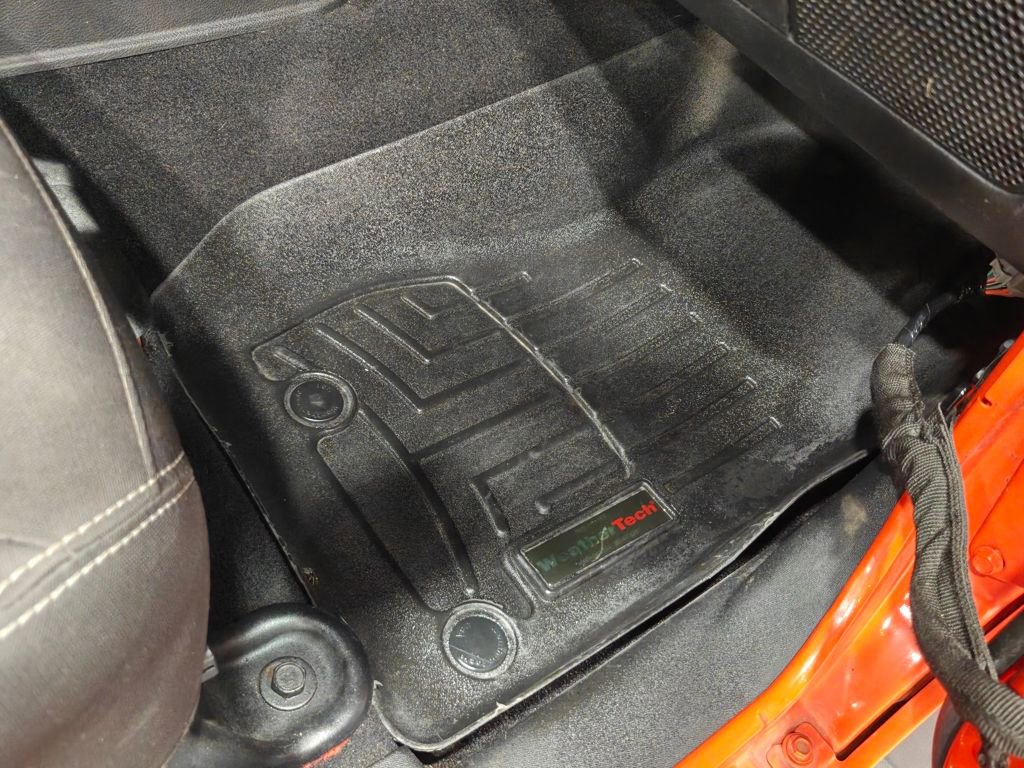 Used 2015 Jeep Wrangler Unlimited Sahara w/ Dual Top Group image 7