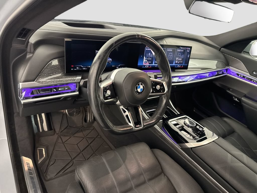 Used 2023 BMW 760i xDrive AWD/4WD image 9
