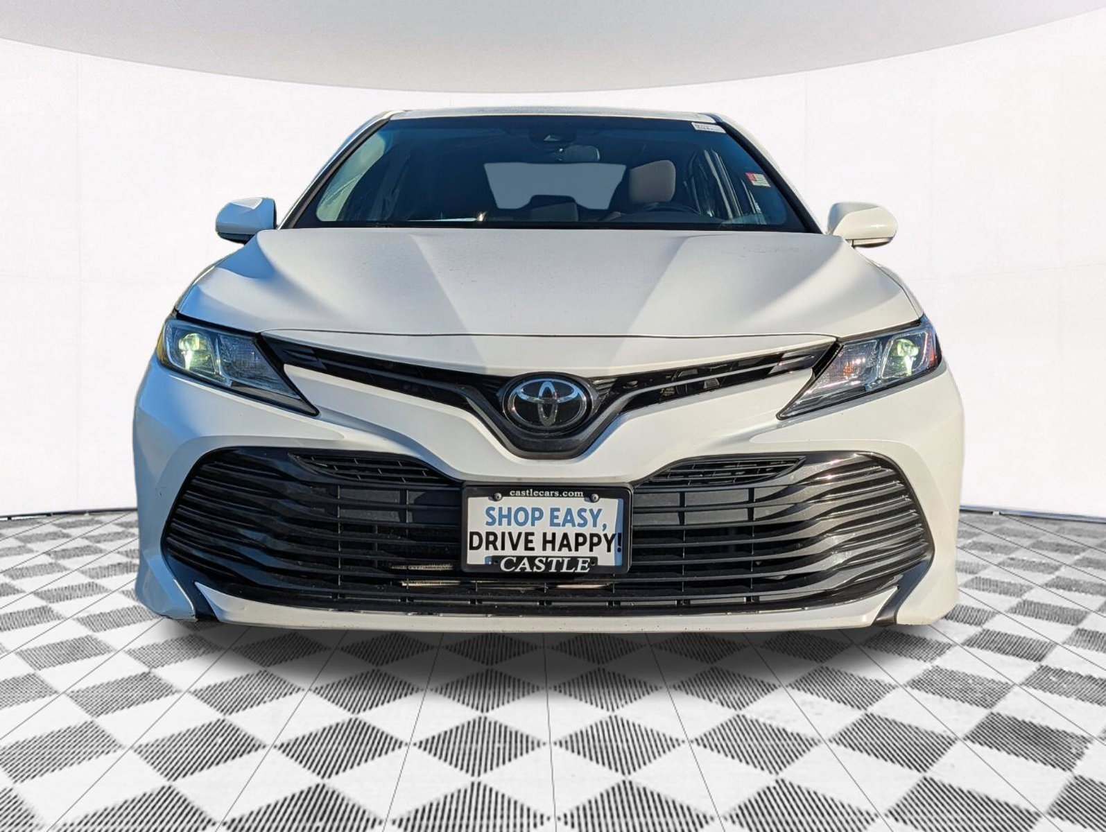 Used 2018 Toyota Camry LE FWD image 15