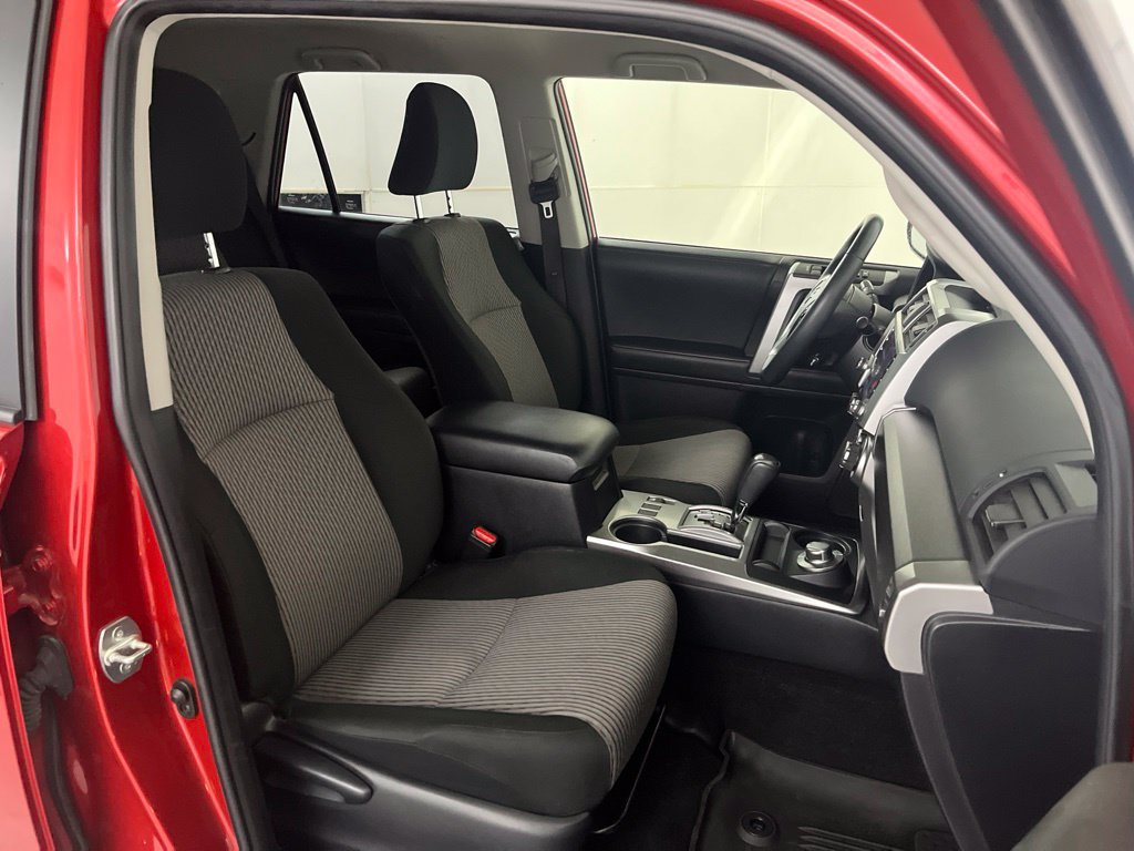 Used 2022 Toyota 4Runner SR5 AWD/4WD image 18