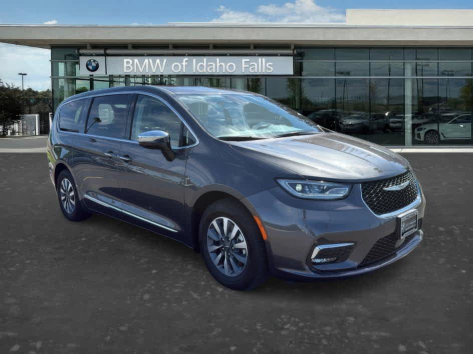 Used 2023 Chrysler Pacifica Limited FWD image 1