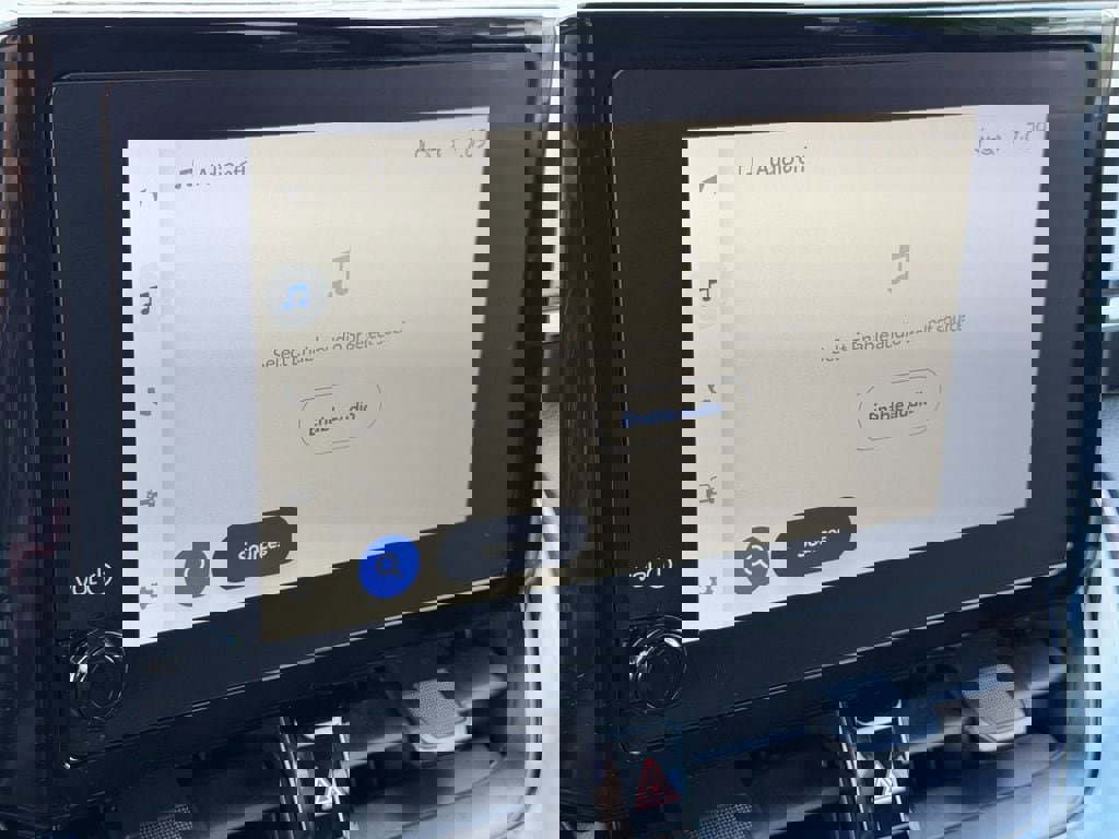 Used 2025 Toyota Corolla Cross LE FWD image 18