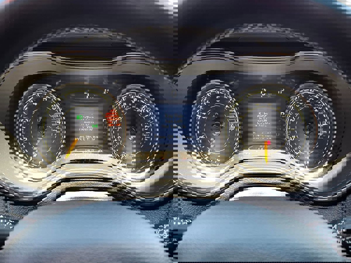 Used 2020 Jeep Cherokee Limited image 36