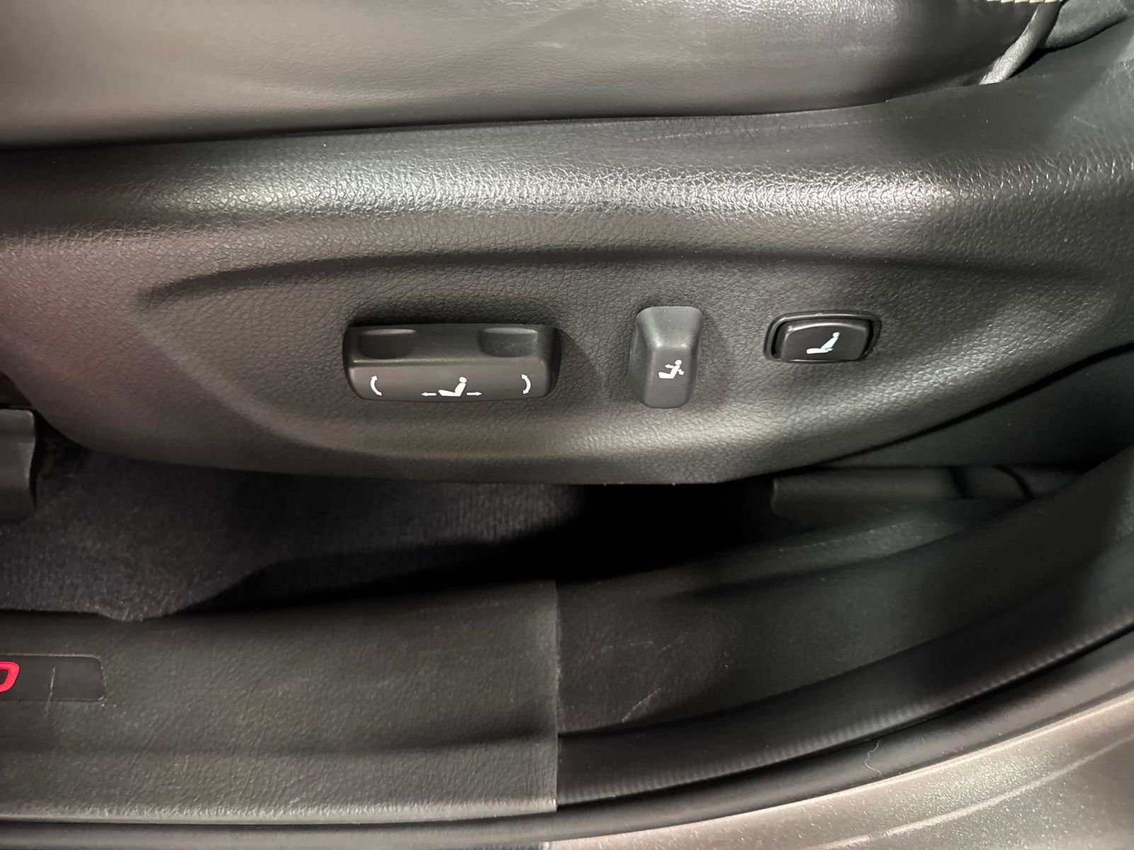 Used 2014 Kia Sorento SX w/ 3rd Row Package FWD image 15
