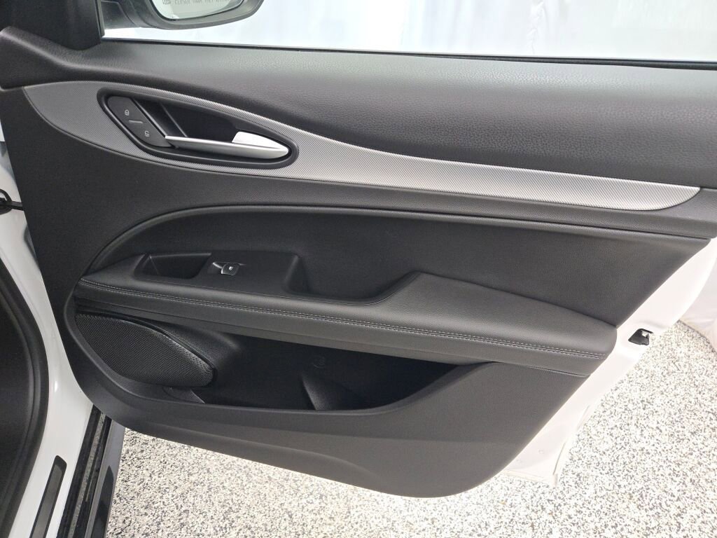 Used 2024 Alfa Romeo Stelvio Veloce image 6