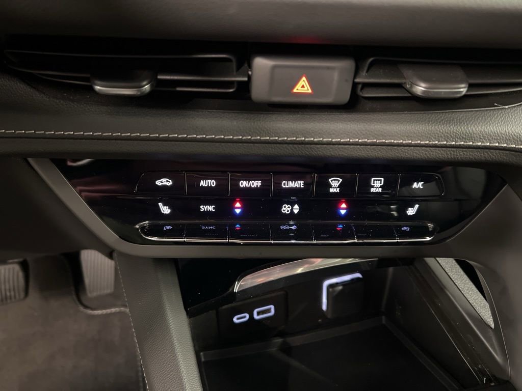 Used 2023 Buick Envision Essence AWD/4WD image 14
