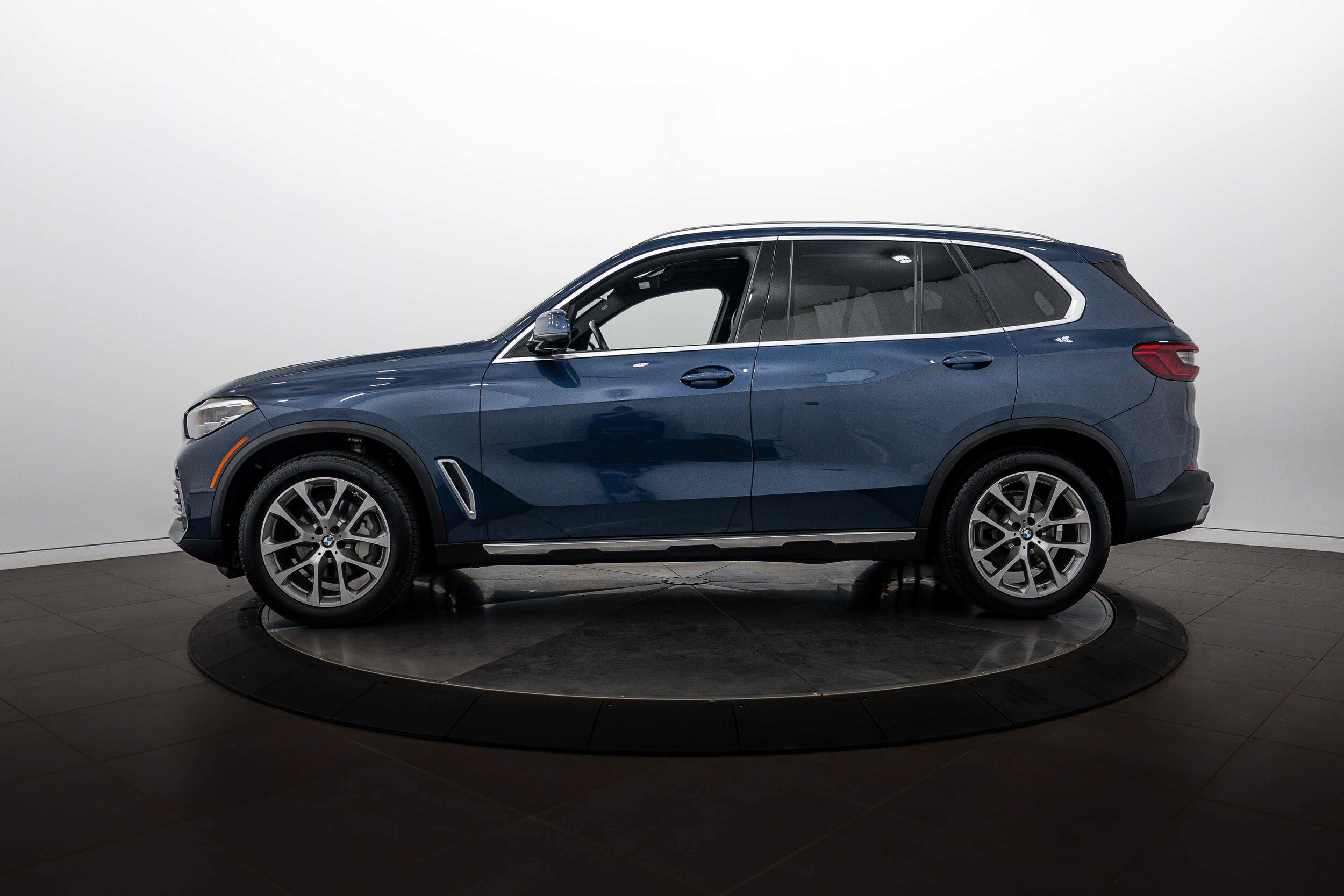 Used 2020 BMW X5 xDrive40i w/ Convenience Package AWD/4WD image 6