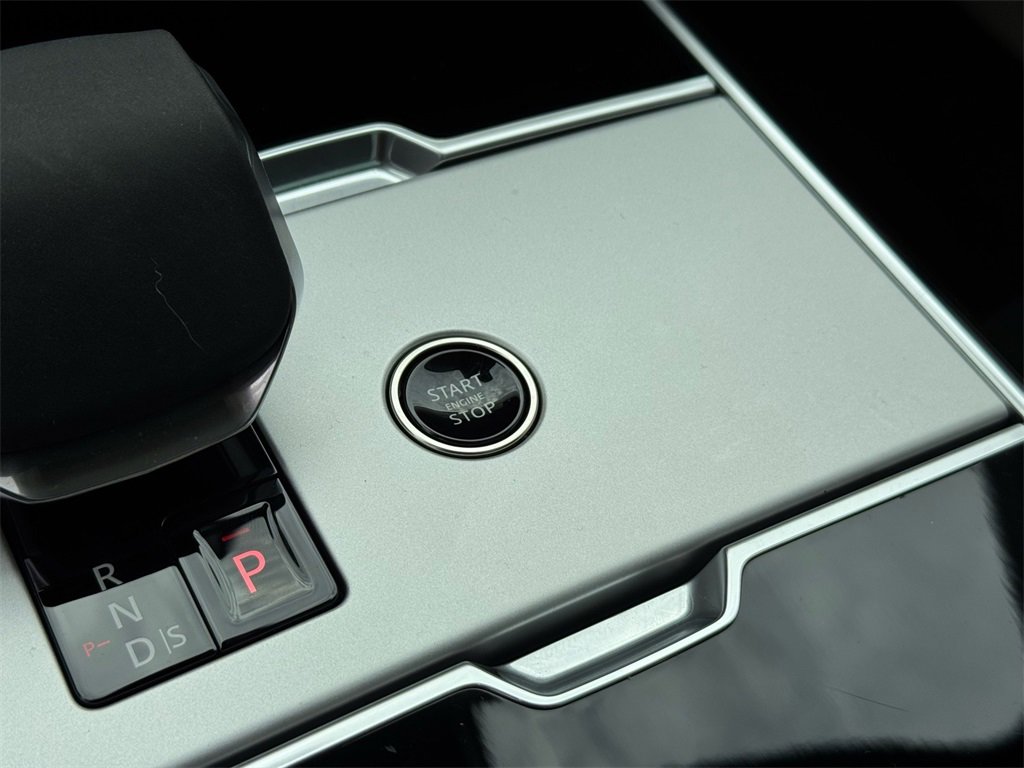 Used 2024 Land Rover Range Rover Long Wheelbase SE image 57