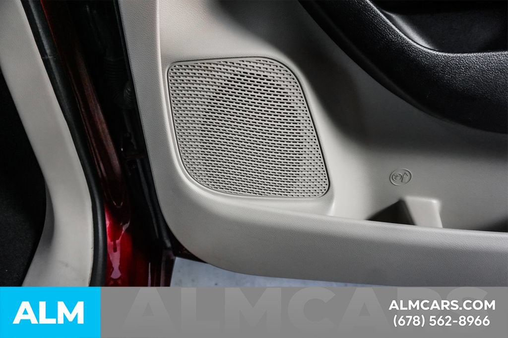 Used 2023 Chrysler Pacifica Touring-L FWD image 38