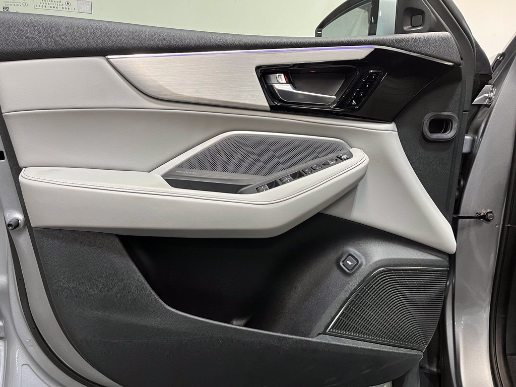 Certified 2025 Acura MDX w/ Technology Package AWD/4WD image 13