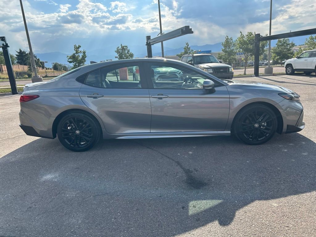 Used 2025 Toyota Camry SE image 11