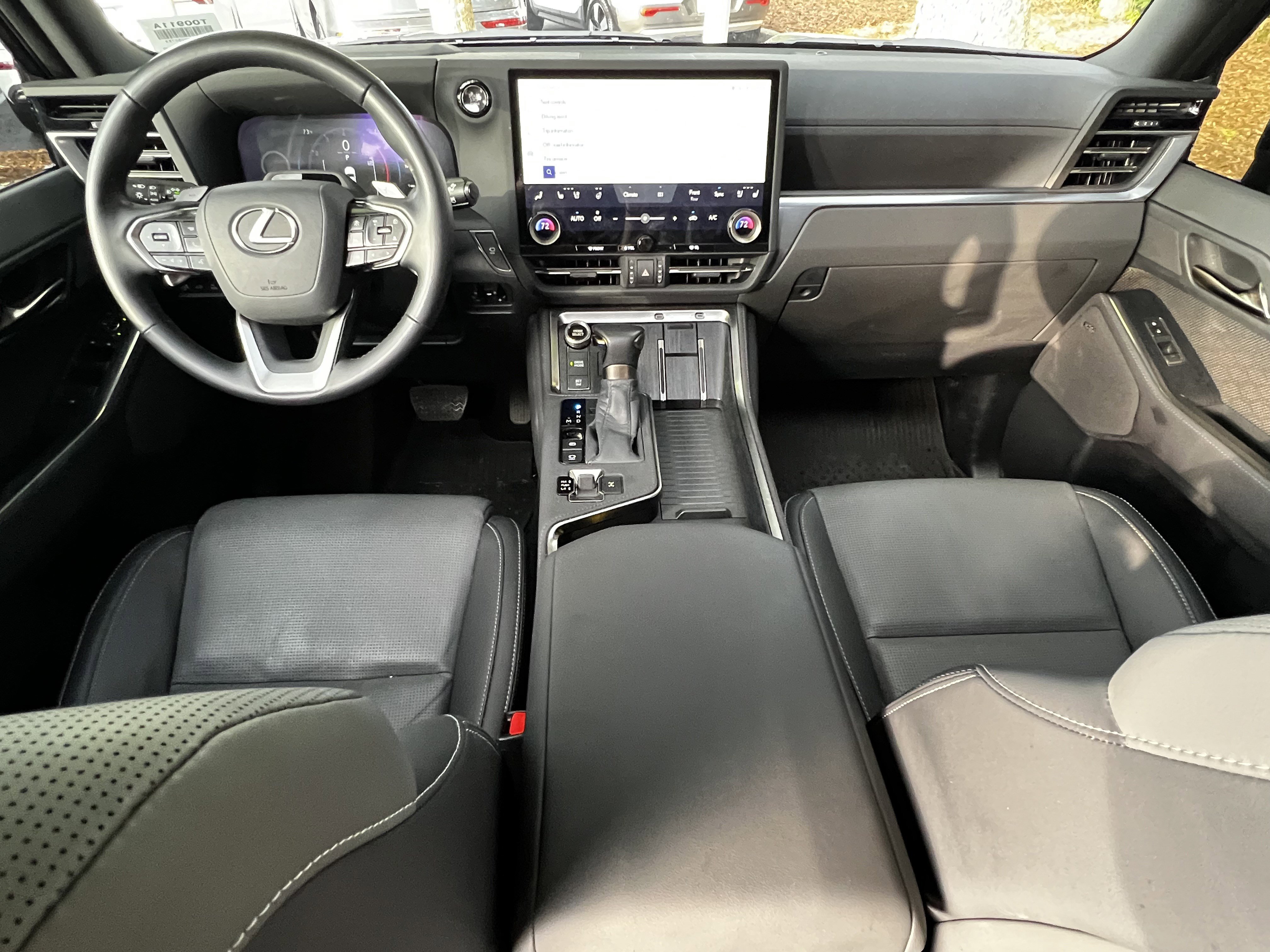 Used 2025 Lexus GX 550 w/ Accessory Package (2T) AWD/4WD image 35