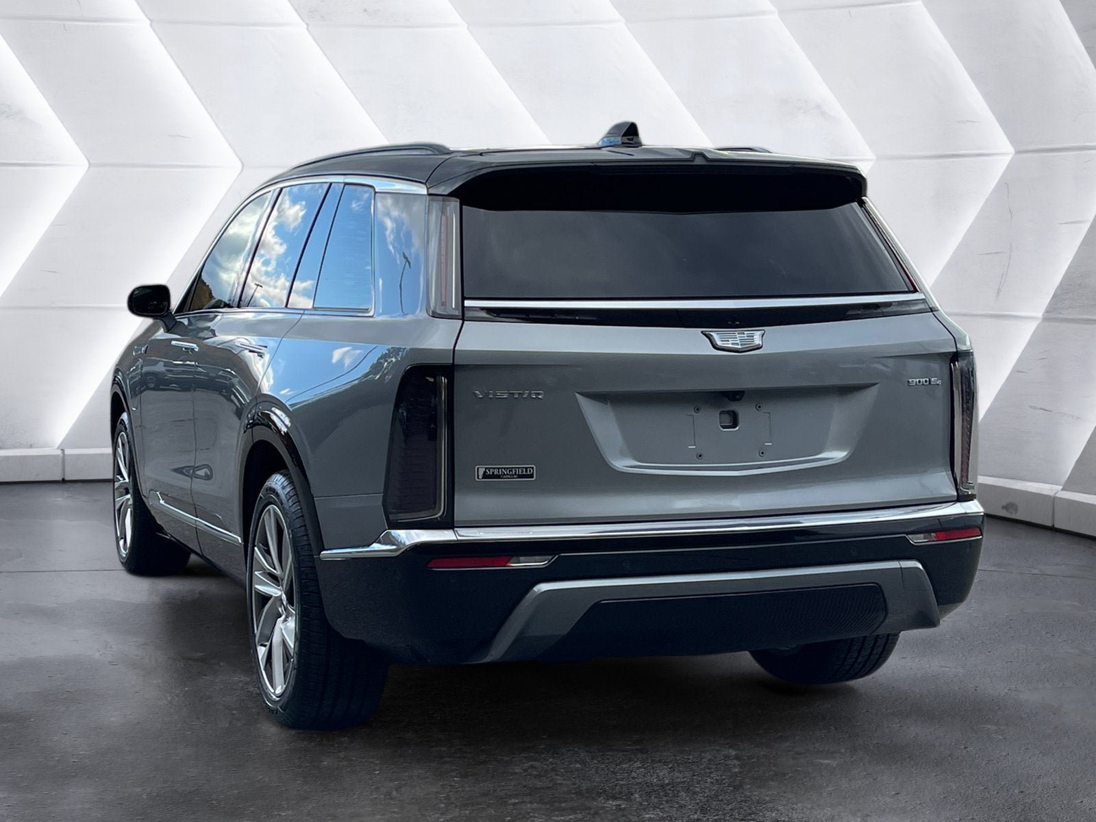 Used 2026 Cadillac Vistiq Luxury w/ LPO, Floor Liner Package AWD/4WD image 4