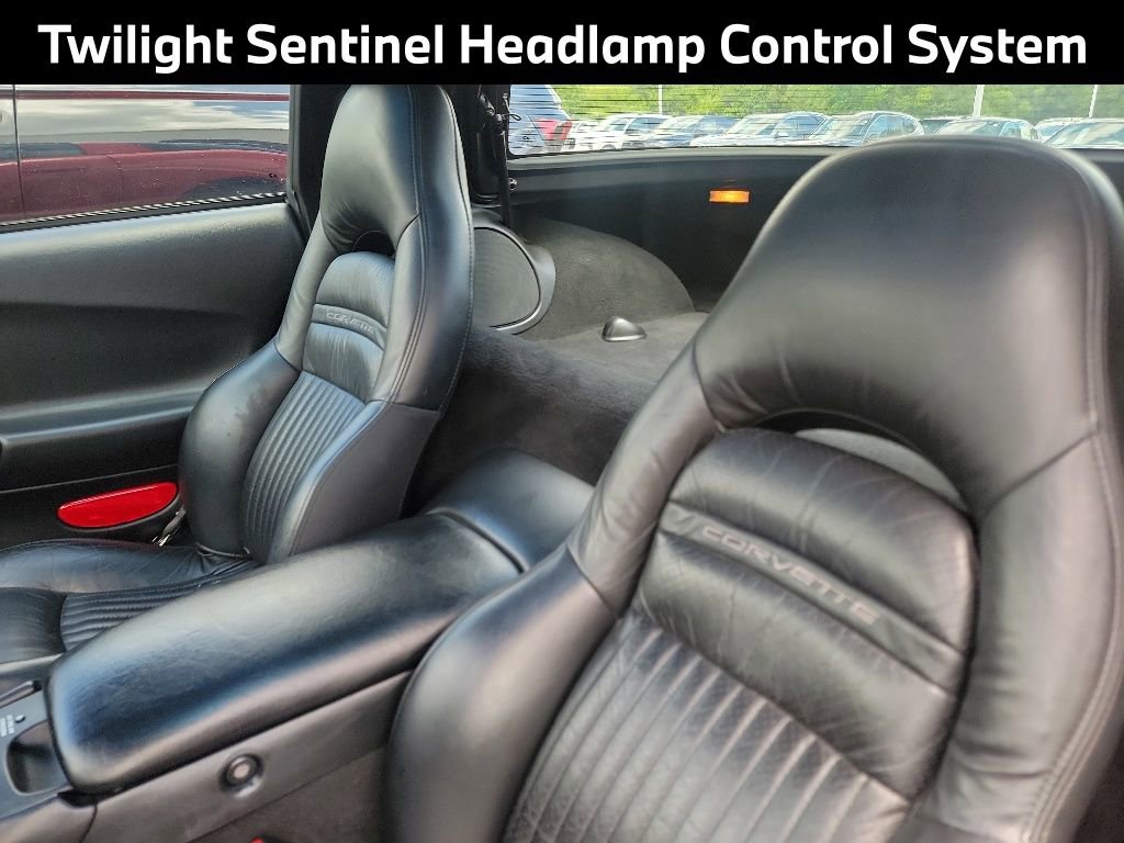 Used 2004 Chevrolet Corvette Coupe w/ Roof Package RWD image 11