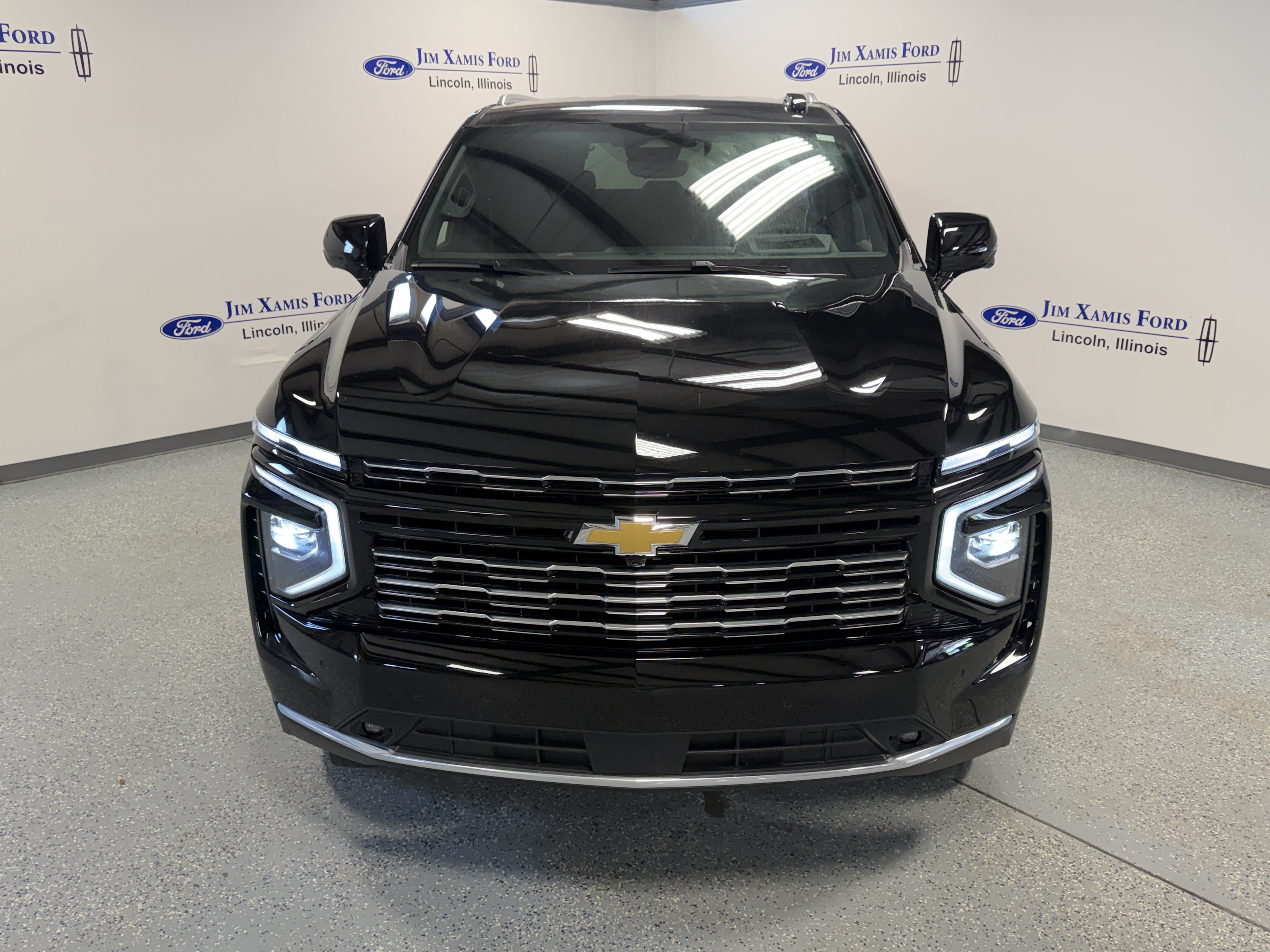 Used 2025 Chevrolet Tahoe High Country AWD/4WD image 2