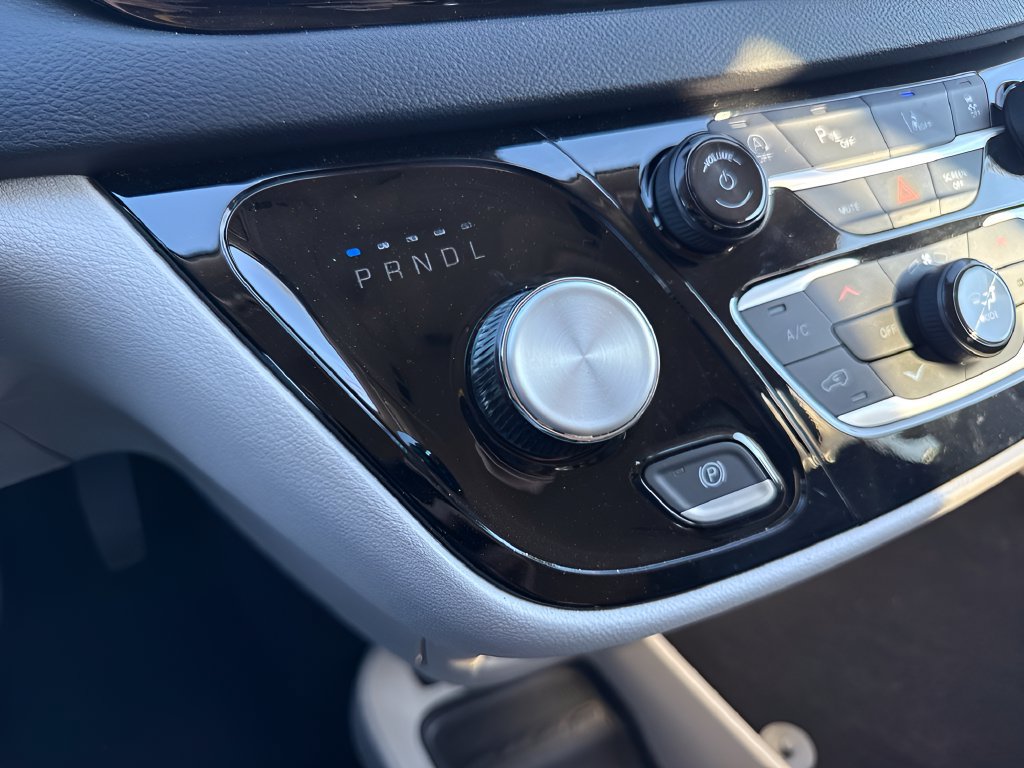 Used 2023 Chrysler Pacifica Touring-L FWD image 13