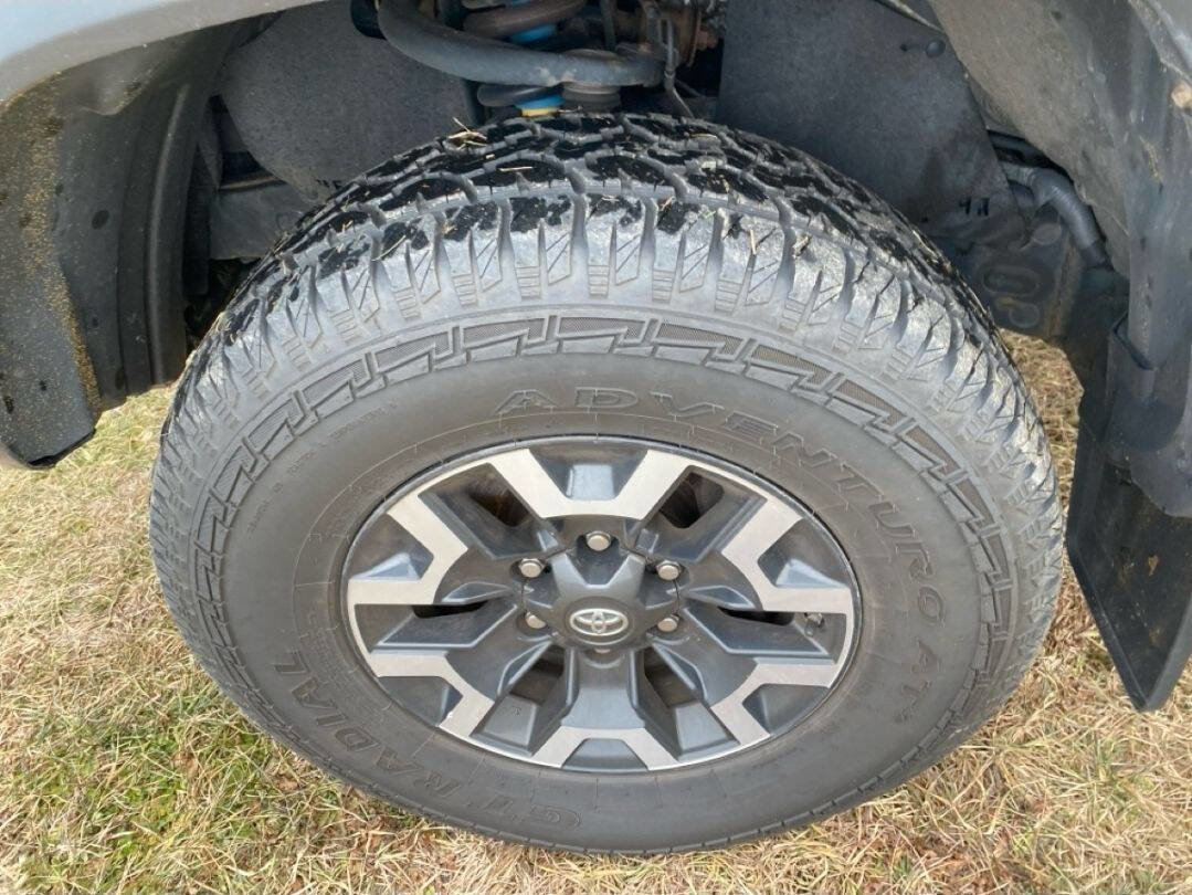 Used 2020 Toyota Tacoma TRD Off-Road w/ Technology Package image 28