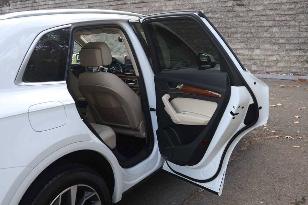 Used 2023 Audi Q5 2.0T Premium w/ Convenience Package image 17