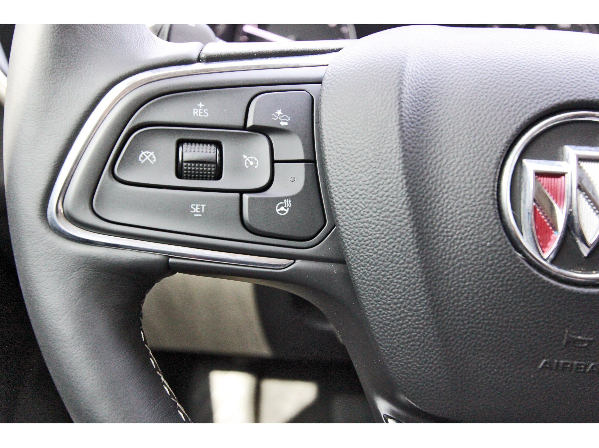 Used 2023 Buick Envision Avenir AWD/4WD image 19