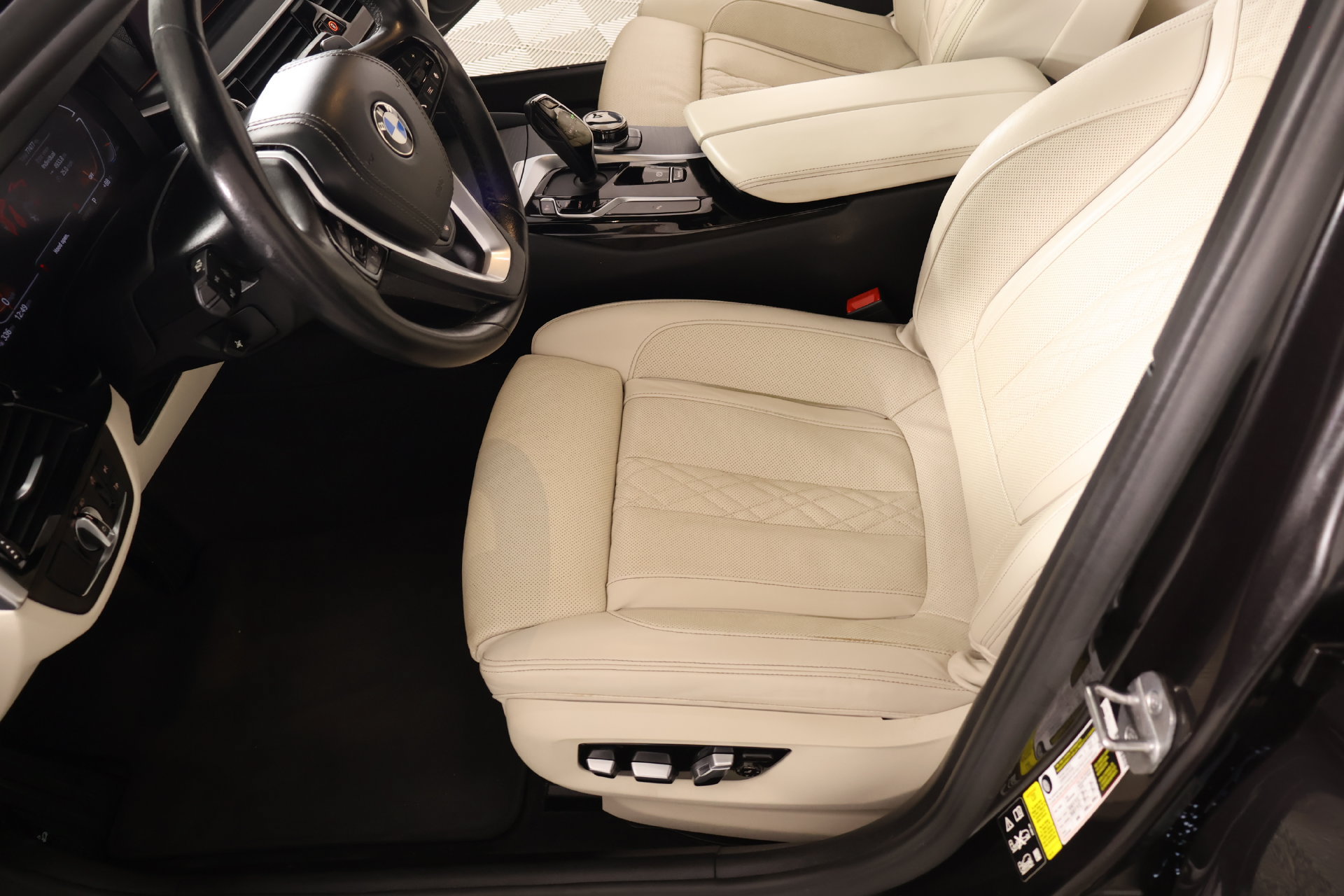 Used 2022 BMW 540i xDrive w/ Executive Package AWD/4WD image 11