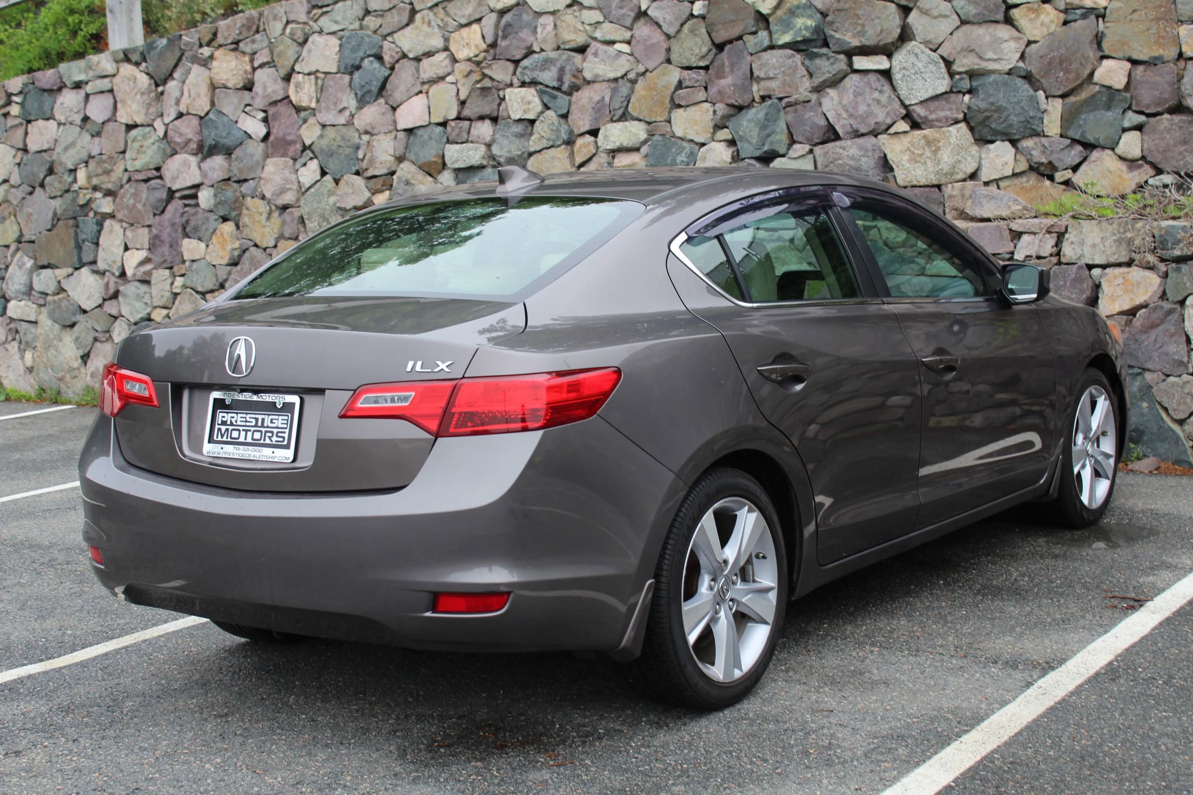 Used 2014 Acura ILX 2.0L Sedan 4D image 9