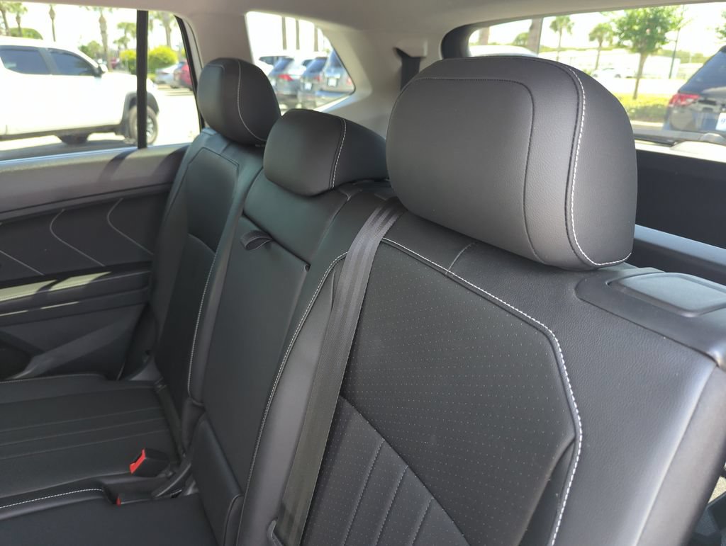Used 2024 Volkswagen Tiguan SE FWD image 30