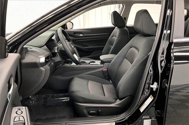 New 2025 Nissan Altima 2.5 SV image 9