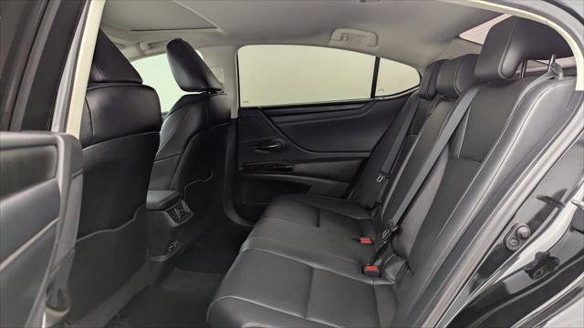 Used 2023 Lexus ES 300h w/ Premium Package image 17