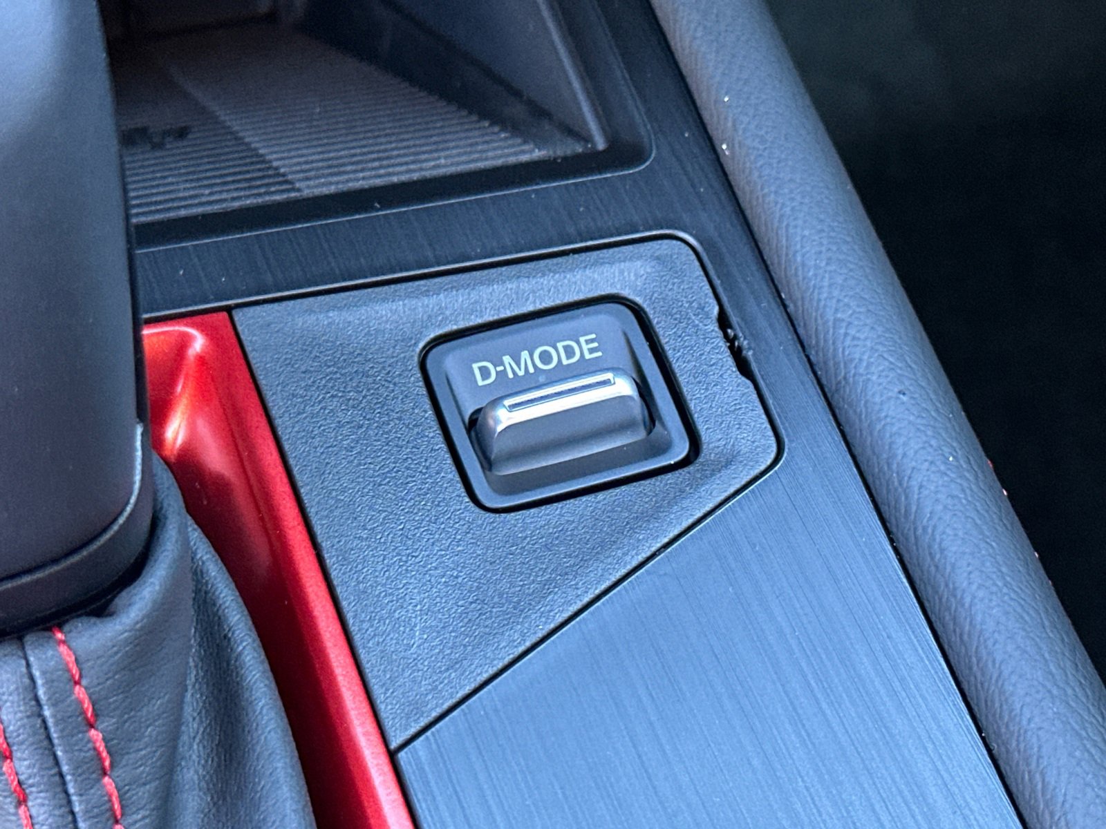 Used 2025 Nissan Kicks SR image 31